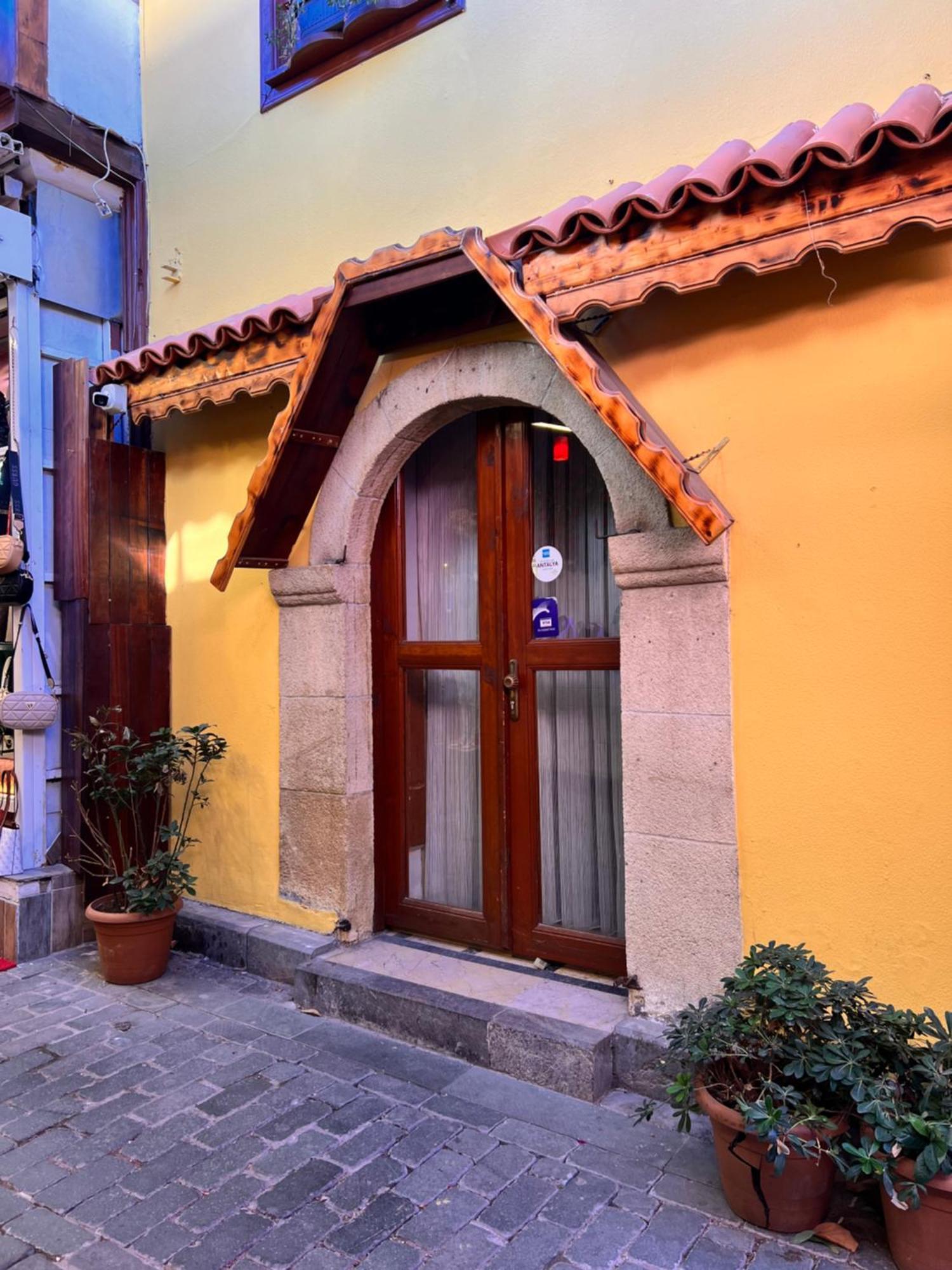 Sari Konak Antalya Bagian luar foto